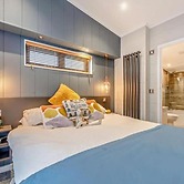 Lodge Sleeps 6 With Indoor Pool & Parking
