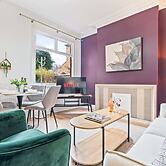 Beautiful Large Home in Cradley Heath Sleeps 8
