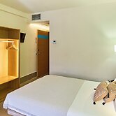 The Book Factory Hostel by gaiarooms