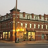 Hermann Crown Suites
