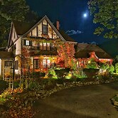 Ivy Manor Inn Village Center