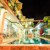 Riverside Pottery Village