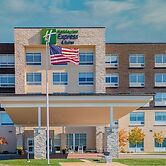 Holiday Inn Express & Suites Toledo West by IHG