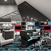 Holiday Inn Express & Suites Charlotte Airport by IHG