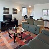 Premier Furnished Apt at Grove Pointe