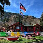 Foot of the Mountain Motel