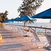 Lake Shore Resort