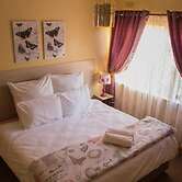 Lolos Exquisite Two Bedroom Apartment