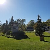 Captain's Quarters Motel