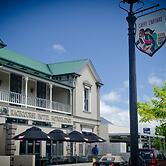 The Racecourse Hotel & Motorlodge