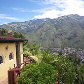 La Casa Amarilla