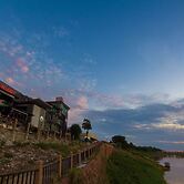 Dragon River Avenue Hotel