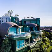 Crest Resort & Pool Villas