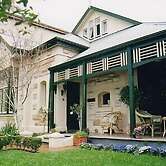 Water Bay Villa Bed and Breakfast