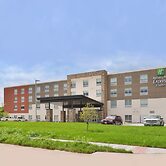 Holiday Inn Express & Suites Omaha Airport by IHG