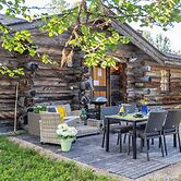 Kuukkeli Log Houses Teerenpesä