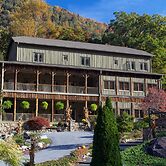 The Esmeralda Inn at Lake Lure