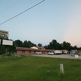 Tarragon Motel