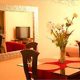 Gold Coast Luxurious and Stylish Condo