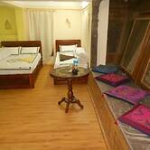 Sunny Guest House and Cafe