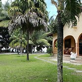 Anse Kerlan Beach Chalets