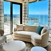 Maximilian Suites
