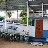 Larantuka Beach Apartments