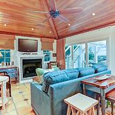 Ocean Ave Spacious Seaside Cottage by RedAwning