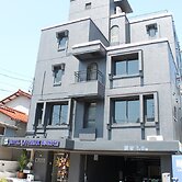 HOTEL LiVEMAX Kanazawaidaimae