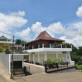 Malang Hill Gallery & Homestay