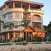 Mandalay Kandawgyi Inn