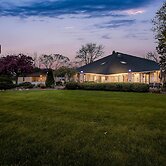 AmericInn by Wyndham Delafield-Waukesha-Milwaukee