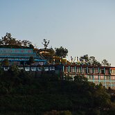 Hotel Seven Lake Paradise