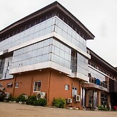 Glasshouse Hotel and Suites