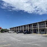 Redwood Inn