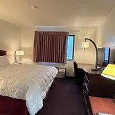 Clarion Hometown Inn