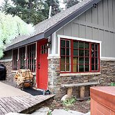 Hideaway Above The Stream