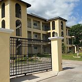 New Kingston Guest Apartment at Donhead