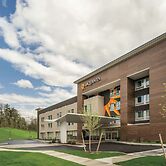La Quinta Inn & Suites by Wyndham Clifton Park/Saratoga Area