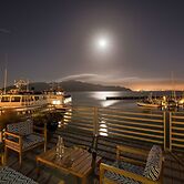 Waters Edge Hotel
