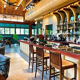 J Park Hotel