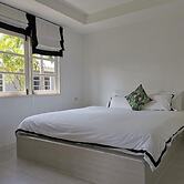 1715 House - White Rhino