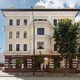 Raymond Hotel