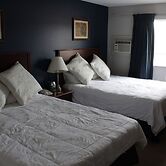 Morinville Plaza & Suites