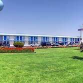 Country Host Motel