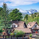 The Landing at Estes Park - Riverside Retreat