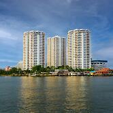 Riverine Place Hotel and Residence