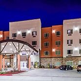 Del-Mar Airport Inn & Suites