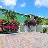 La Casa de Joy Airport Apartments