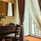 Adagio Renaissance Hotel